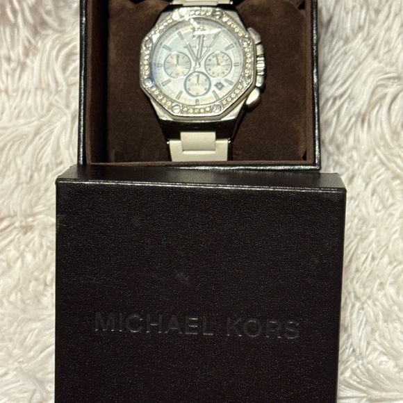 Unique Michael Kors watch - Picture 11 of 15